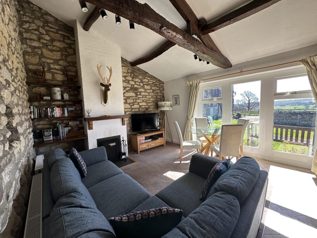 Ryedale living room to TV